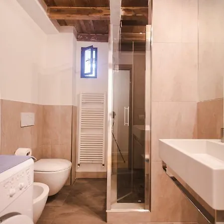 Location In Inviting Apartment Florence