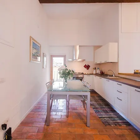 Location In Inviting Apartment Florence