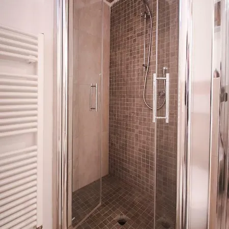 Location In Inviting Apartment Florence